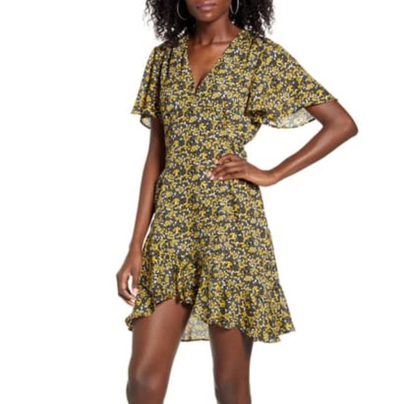 Topshop Dresses & Skirts - Topshop Size 2 Ditsy Tea V Neck Flutter Sleeve Asymmetrical Hem Dress NWT